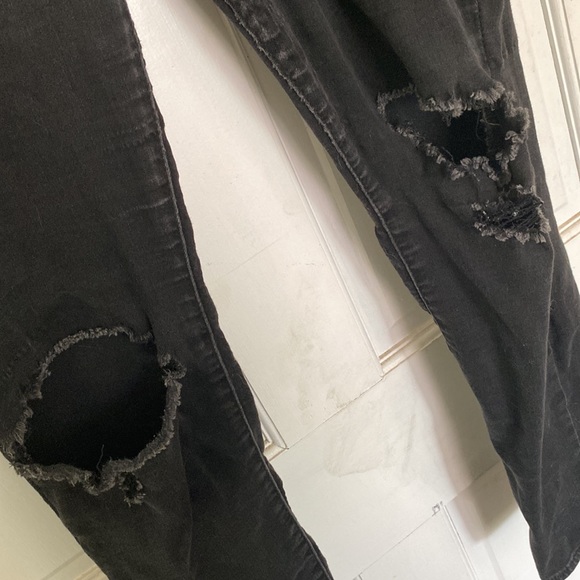 Black Distressed 721 Levi’s - 33 - Picture 2 of 4